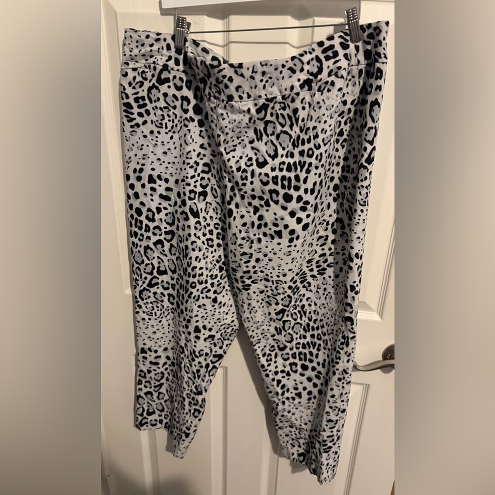 440- Cato Black & White Leopard Print Cropped dress Pants